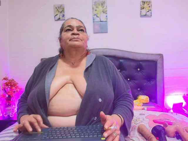 QueenMatturex webcam