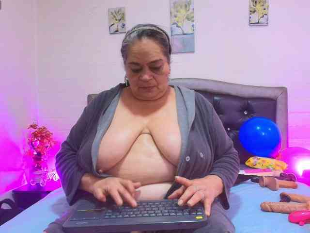 QueenMatturex webcam