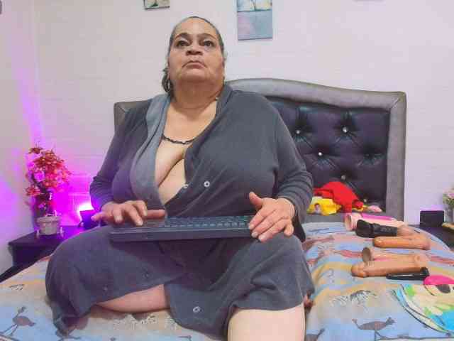 QueenMatturex webcam