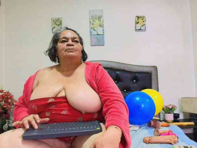 QueenMatturex webcam