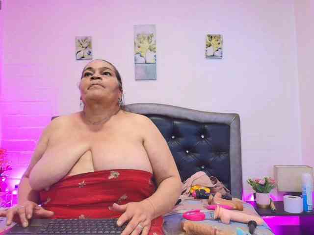 QueenMatturex webcam