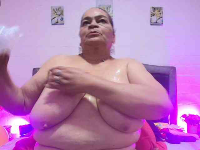 QueenMatturex webcam