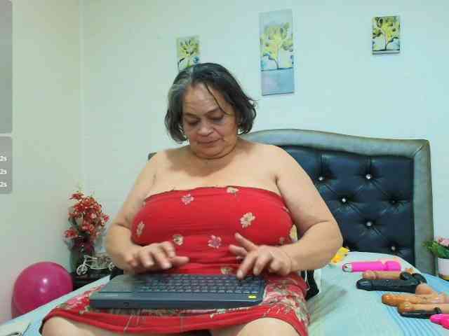 QueenMatturex webcam