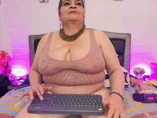 QueenMatturex webcam