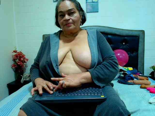 VickyBoobss