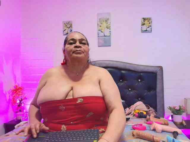 QueenMatturex webcam