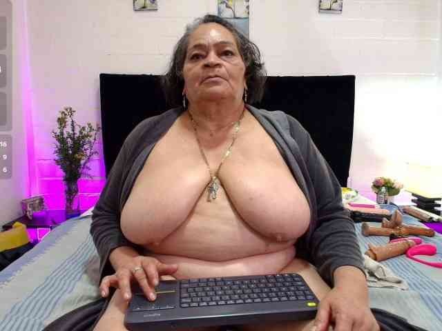 QueenMatturex webcam