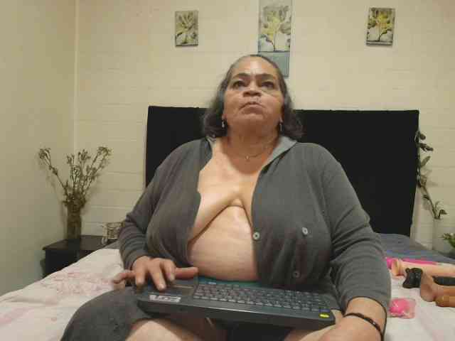 VickyBoobss