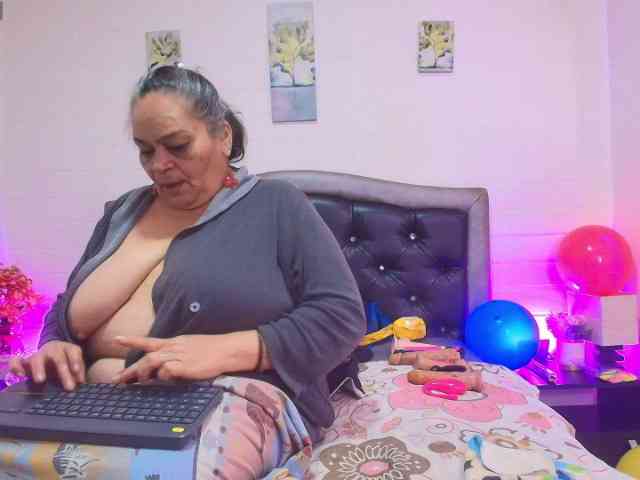 QueenMatturex webcam