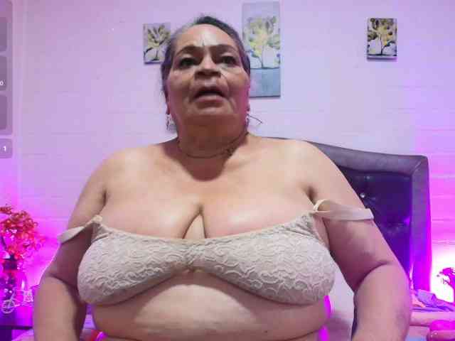 QueenMatturex webcam