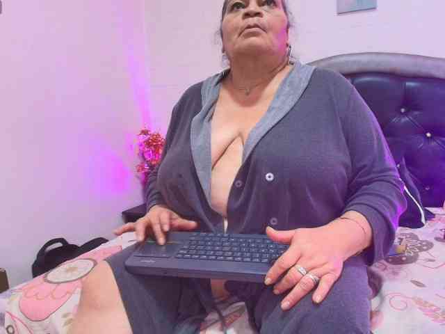 QueenMatturex webcam