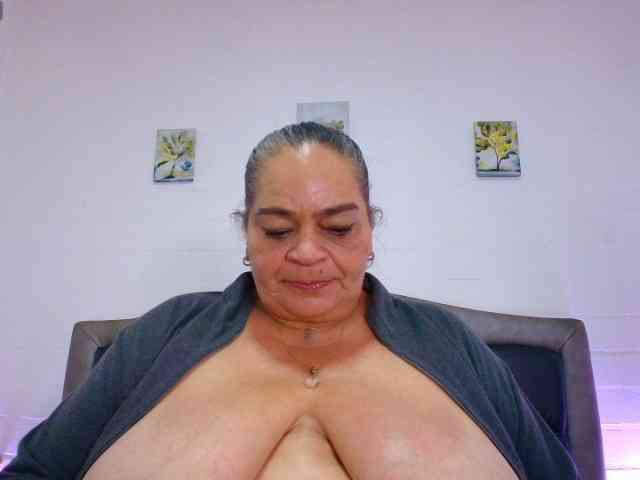 QueenMatturex webcam