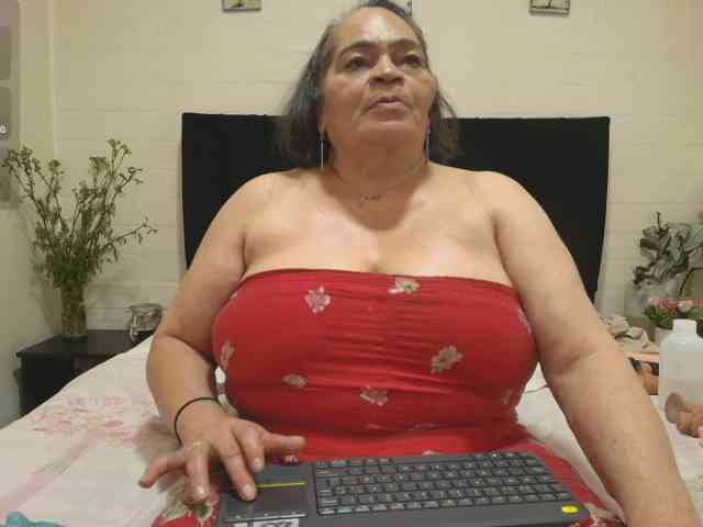 VickyBoobss live female cam on bongacams