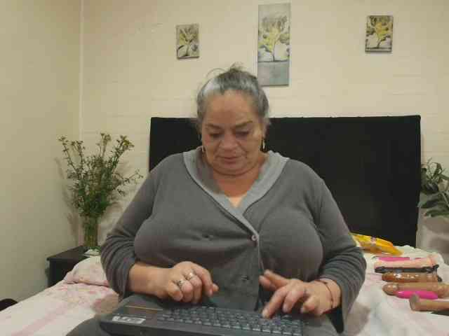 QueenMatturex webcam