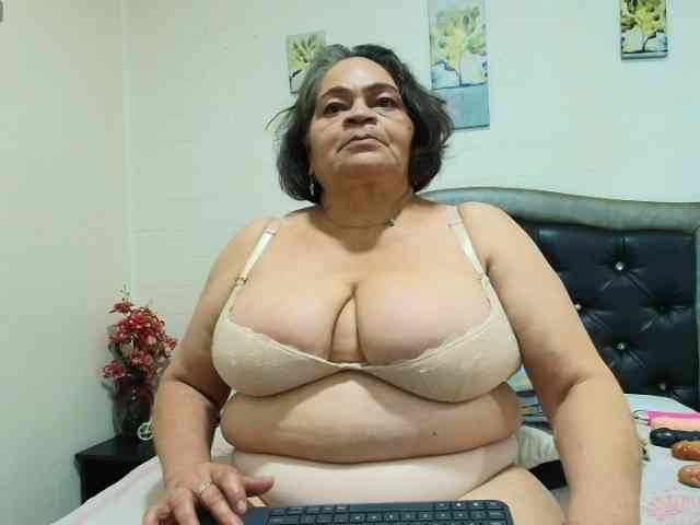QueenMatturex webcam