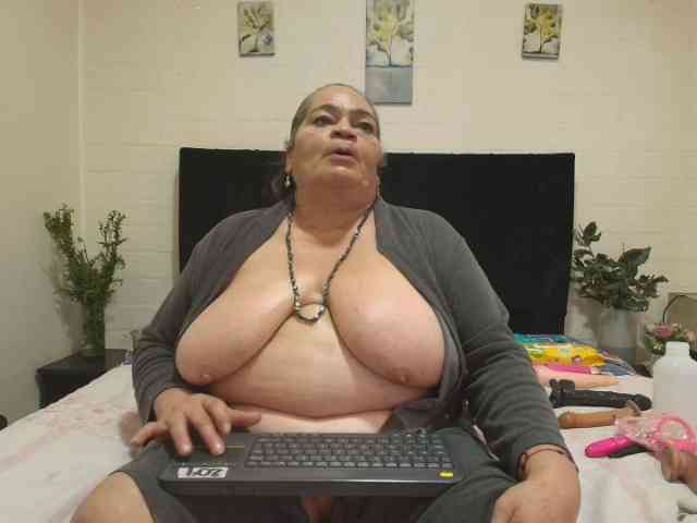 QueenMatturex webcam