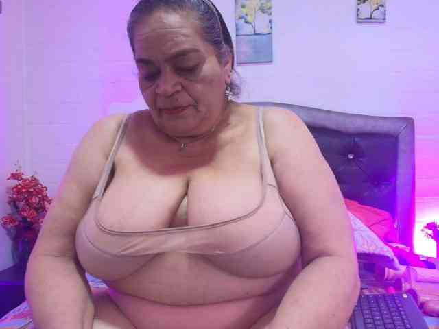 QueenMatturex webcam
