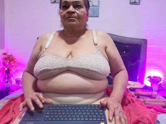QueenMatturex webcam