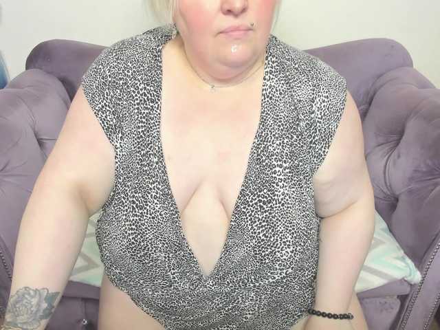fashiona live cam on BongaCams