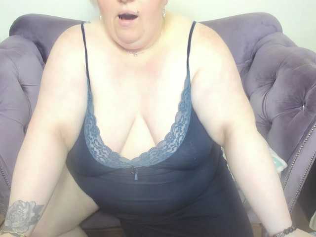 fashiona live cam on BongaCams