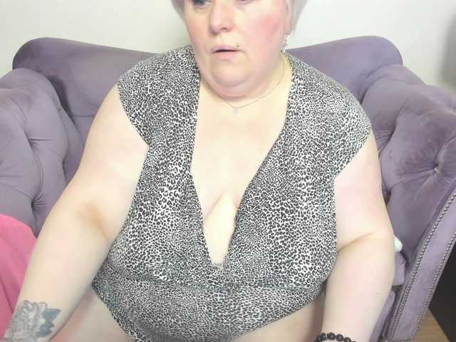 fashiona, live now on BongaCams