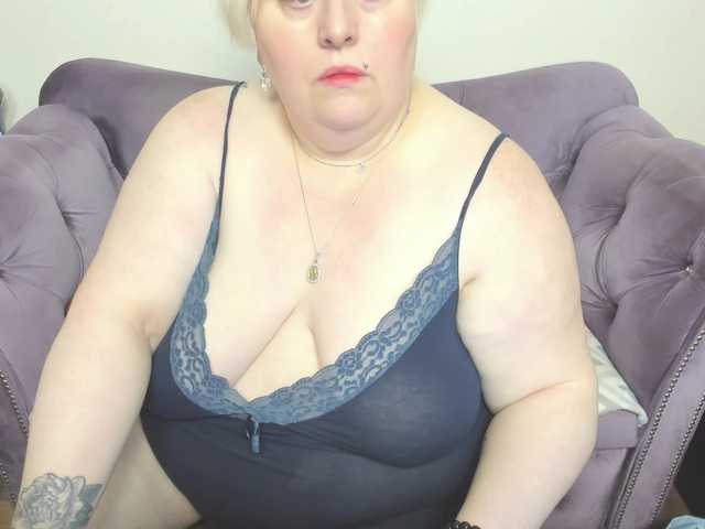 fashiona live cam on BongaCams
