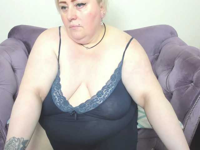 fashiona live cam on BongaCams