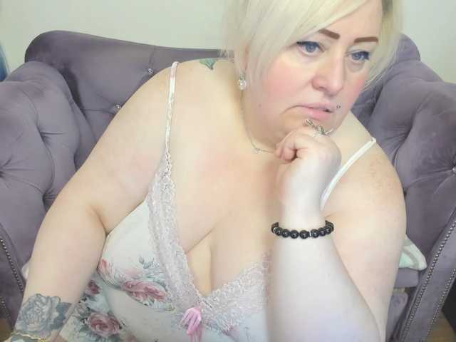 fashiona live cam on BongaCams