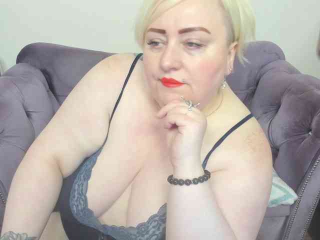 fashiona Live Webcam on BongaCams
