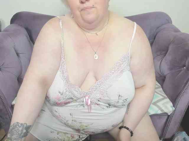 Fashiona's cam show statistics and live stream