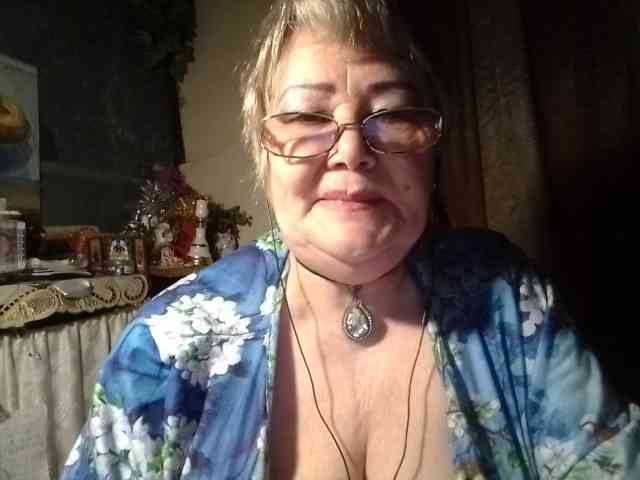 lelaniy live female cam on bongacams