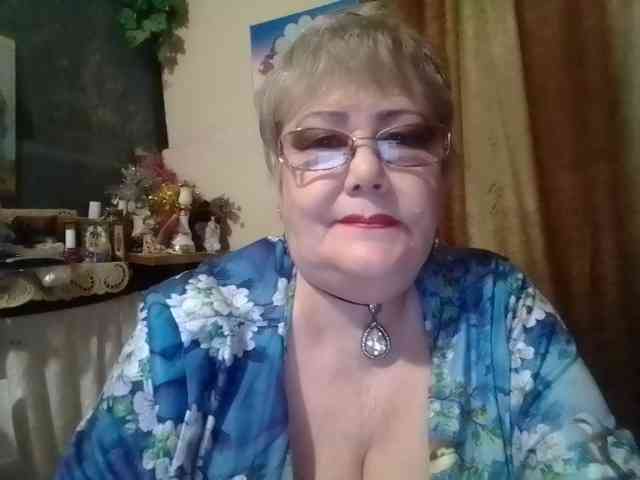 Lelaniy's cam show statistics and live stream