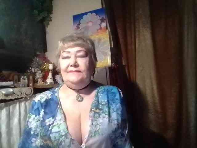 lelaniy live female cam on bongacams