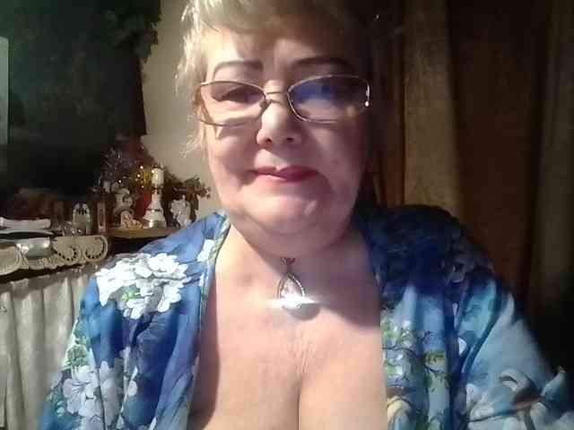 lelaniy live female cam on bongacams