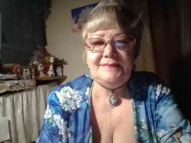lelaniy live female cam on bongacams