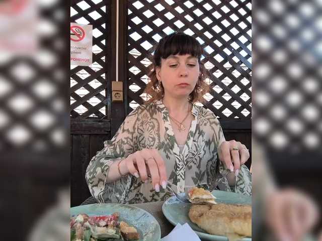 caroliiine live cam on BongaCams