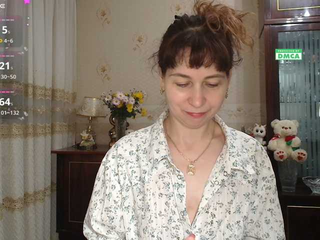 caroliiine, en directo ahora en BongaCams