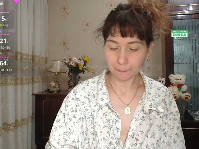 caroliiine, en directo ahora en BongaCams