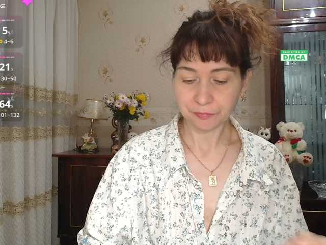 caroliiine, en directo ahora en BongaCams