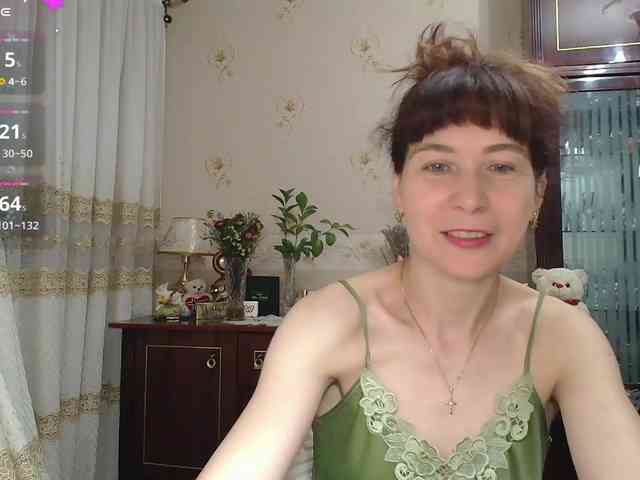 Model: caroliiine