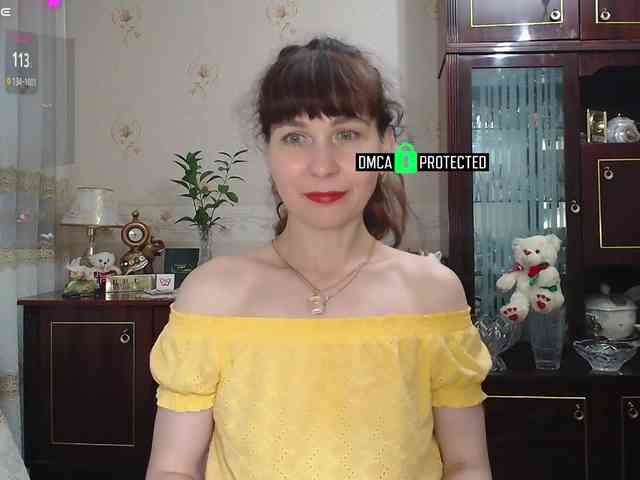 Model: caroliiine