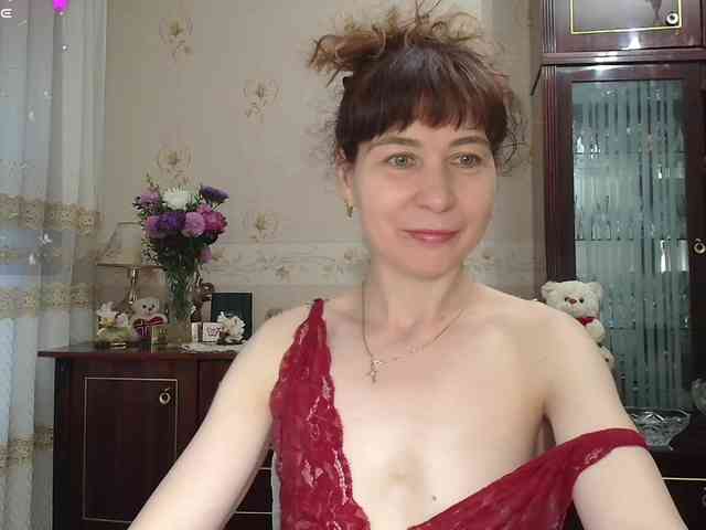 Model: caroliiine
