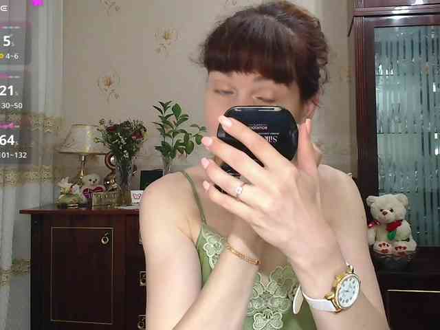 Caroliiine's cam show statistics and live stream