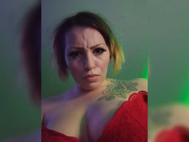 Meowzers7771 live cam on BongaCams