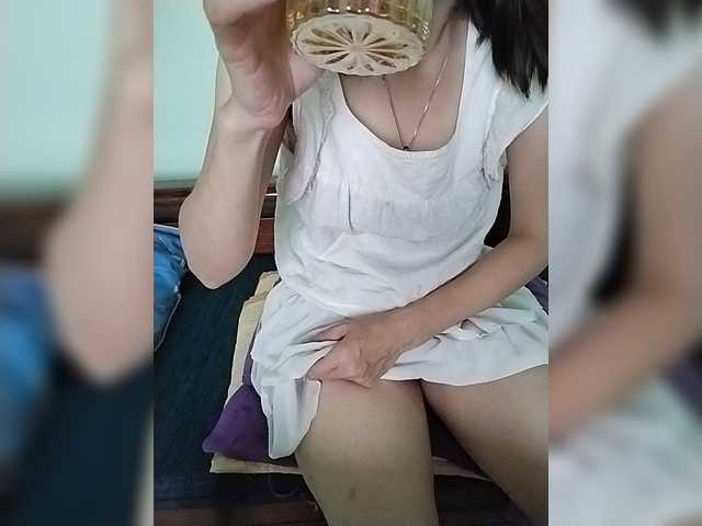 Moon18x live cam on UnifiedCams