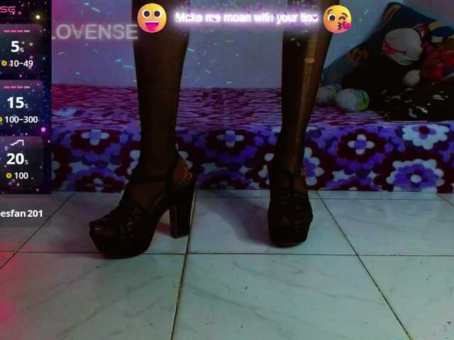 BabyNova live webcam show