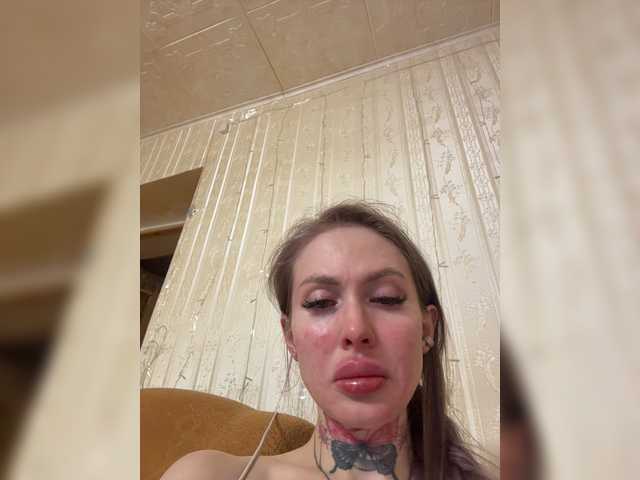 le modèle Letti28 est en webcam porno dans un show sur le site bongacams, il possède les tags suivants: White/Caucasian,Brunette,Shaved