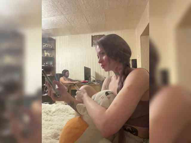 Letti28's cam show statistics and live stream