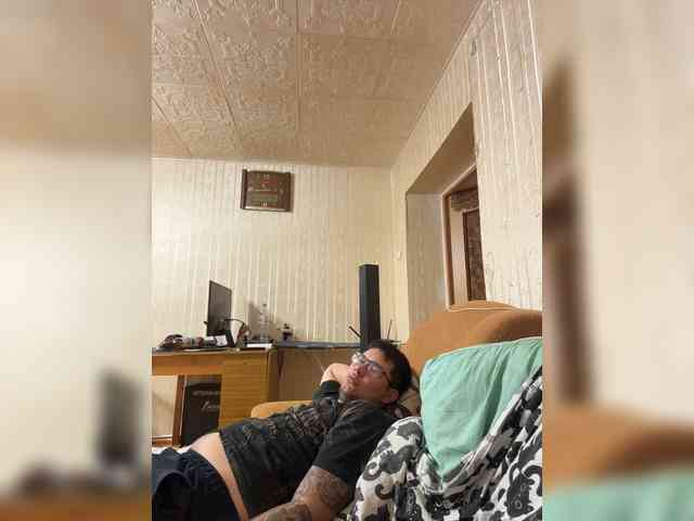 Letti28's cam show statistics and live stream