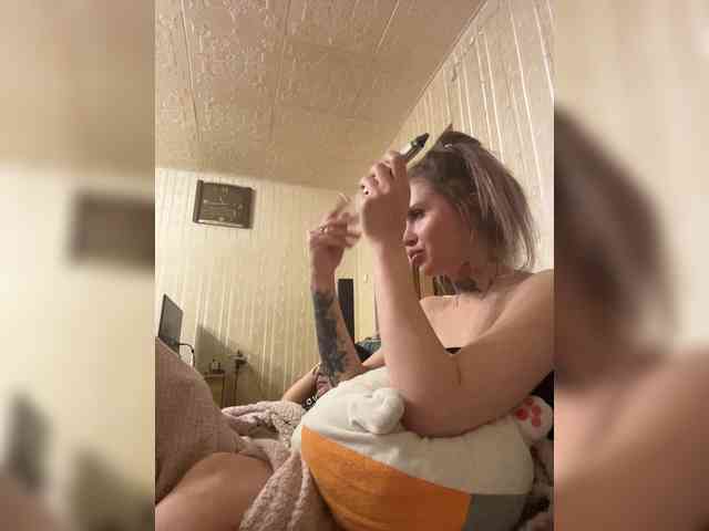 Letti28's cam show statistics and live stream